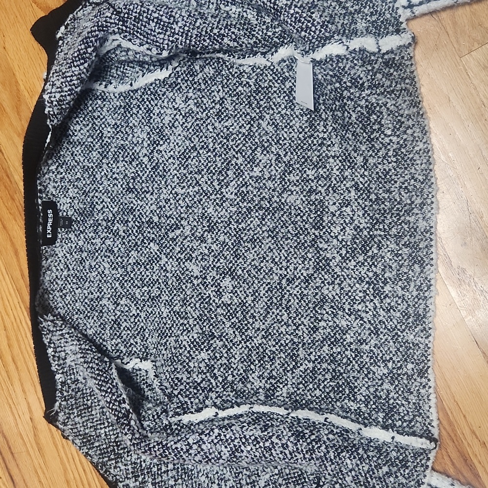 Express White and Black Swrater With Grid Pattern XS, EUC - Picture 3 of 5